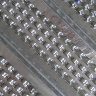 الصلب المسالك الصلب الرفيع الضلع المعدني 450mm x 2200mm التشكيل الدائم
