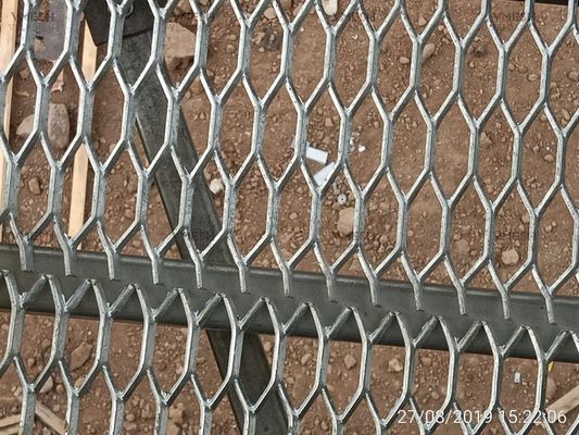 شبكة معدنية ممددة من الصلب ذات فتحات سداسية شديدة التحمل مضادة للانزلاق