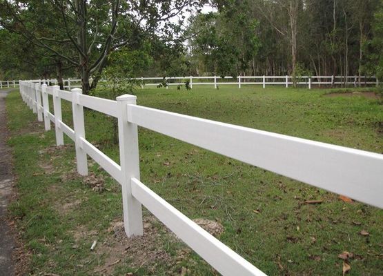 مستقرة الأبيض 3 القضبان تصميم PVC سياج البلاستيك الفينيل مزرعة بادوك الحصان السياج