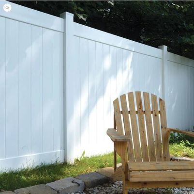 حصار الخصوصية من نوع PVC عالي الدرجة 6 * 8ft الحجم منخفض الصيانة