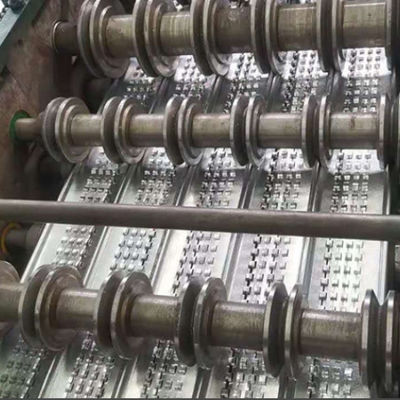 قالب شبكي عالي الأضلاع مجلفن للبناء 0.45 متر × 2 متر