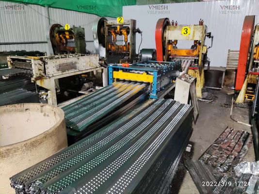 مواد بناء مضادة للتآكل شبكة صفيحة فولاذية مجلفنة ذات أضلاع عالية