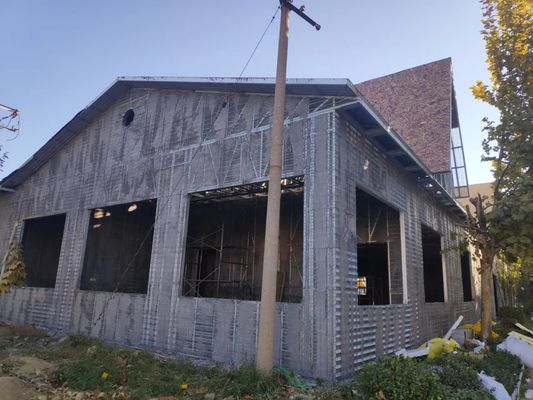 شبكة معدنية ممددة مجلفنة على شكل حرف V لبناء الجص مع حجم 2500*600 مم ومسافة ضلع 100 مم