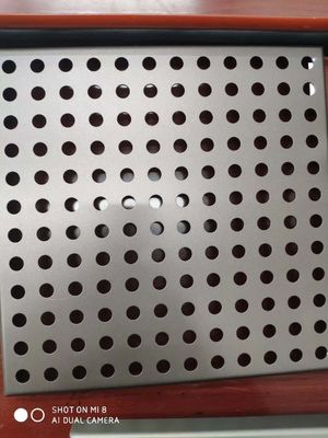 الصفحة المعدنية المختلطة من الألومنيوم SS304 4x8 حفرة مستديرة الزخرفية