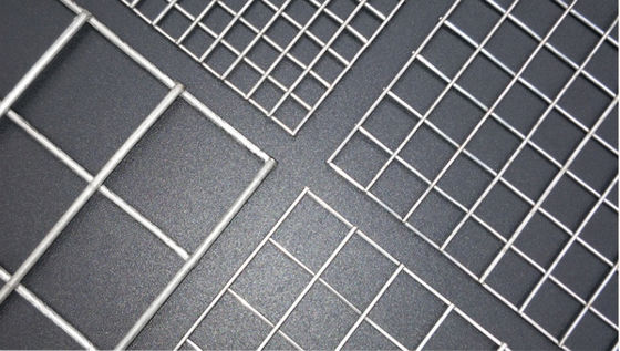لوحة شبكية سلكية ملحومة مجلفنة بالغمر الساخن مقاس 2x2 بوصة للبناء