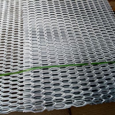 شبكات معدنية حديدية موسعة مرتفعة للخدمة الشاقة مقاس 4x8 من الفولاذ