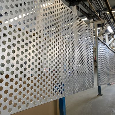 صفائح معدنية مثقبة من الفولاذ الكربوني المجلفن 1000 × 2000 مم بفتحات دائرية