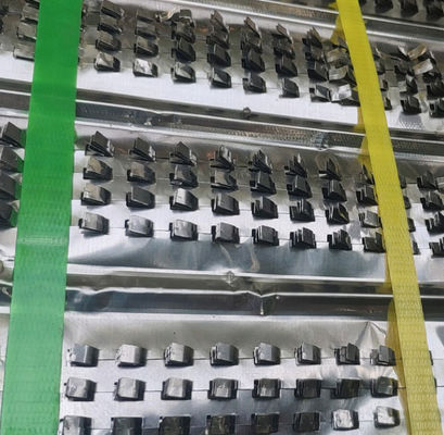 قالب شبكي عالي الأضلاع مجلفن للبناء 0.45 متر × 2 متر