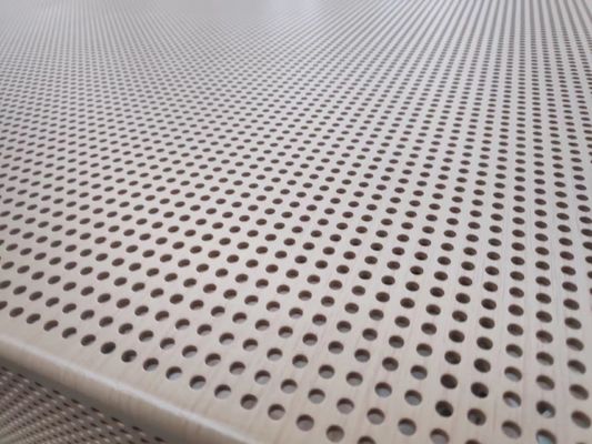 صفائح معدنية مجلفنة مثقبة بفتحات دائرية للزينة