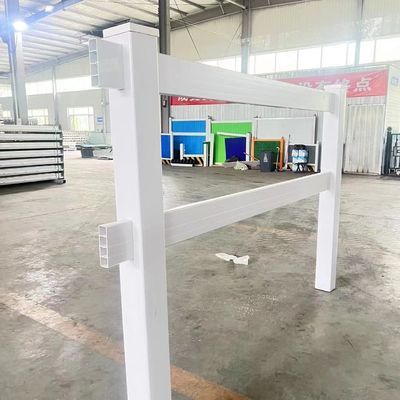 المضادة للتآكل ملحومة شبكة سلكية سياج بولي كلوريد الفينيل البلاستيك المغلفة في مزرعة الخيول
