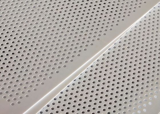 ألواح بلاستيكية مثقبة PP HDPE للأغذية 0.093-0.96g / cm3