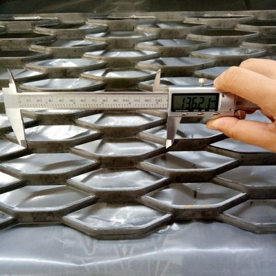 المجلفن 3.0lbs توسيع شبكة معدنية المضادة للانزلاق الأرضيات صريف