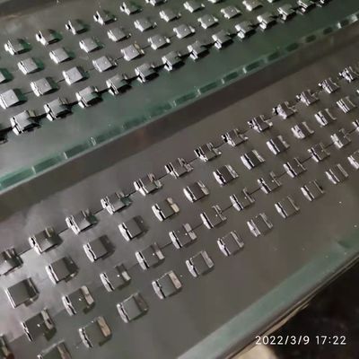تم توسيع شبكة الضلع المجلفنة بالغمس الساخن